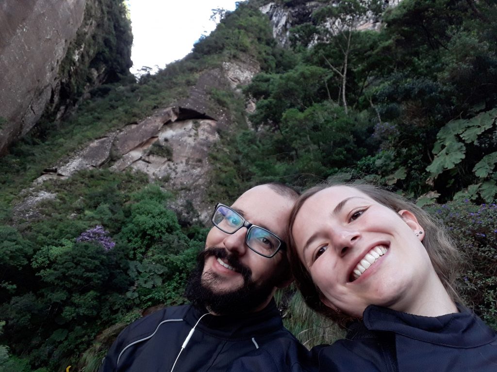 Ellison e Ariel na Serra do Corvo Branco em Urubici