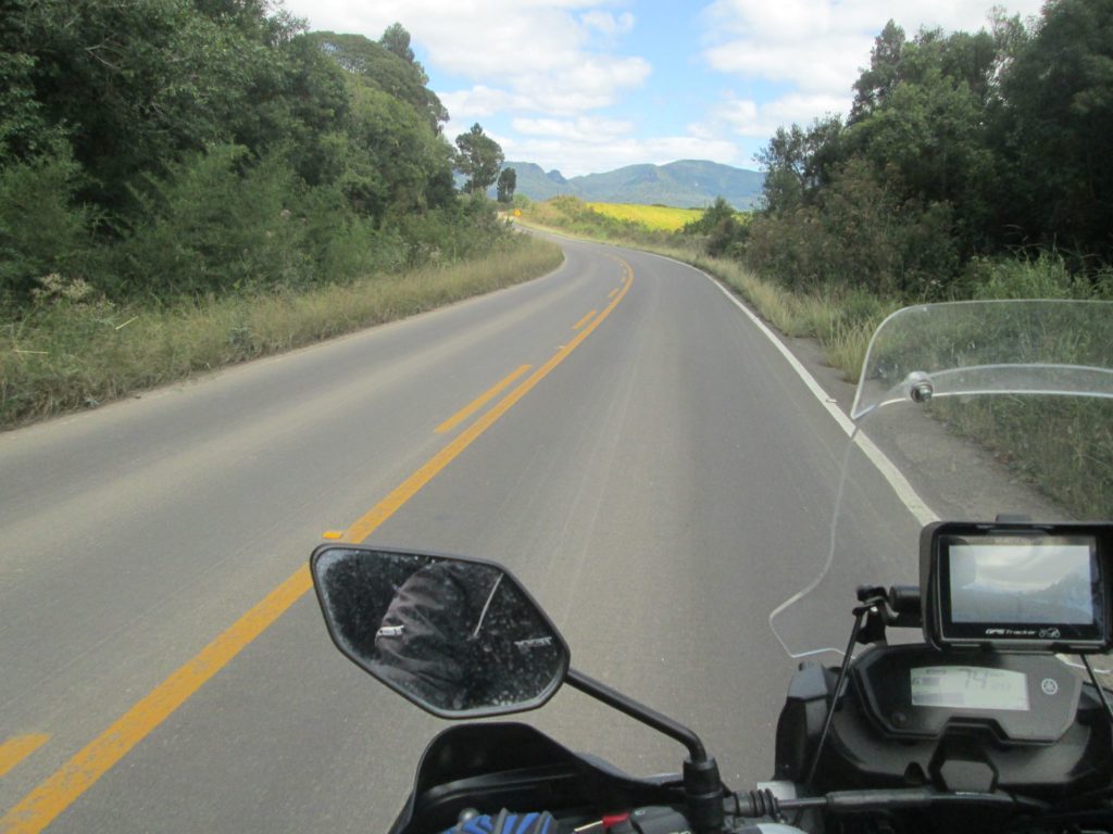 Rodando pelas estradas de moto